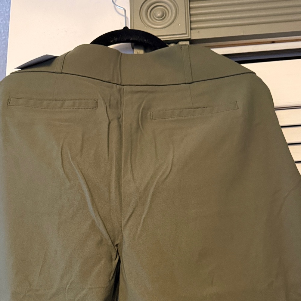 Simply Vera Vera Wang Olive Green Cropped Pants - Picture 2 of 3